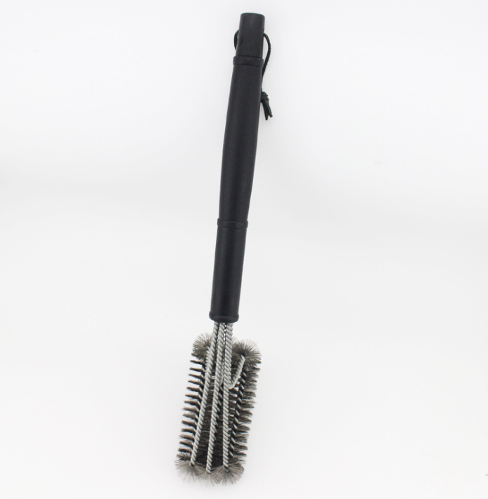 Durable grill cleaning brush for tough grime